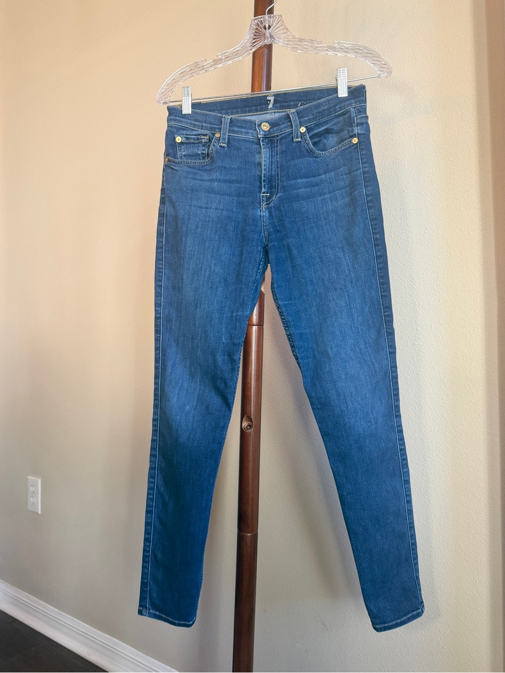 7 For All Mankind Skinny Jeans in Dark Wash Size 27